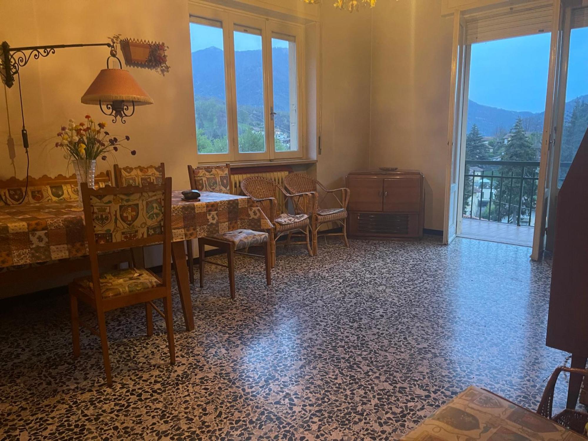 Laghi Di Como Appartamento Di Licinia E Mario Asso Exterior photo